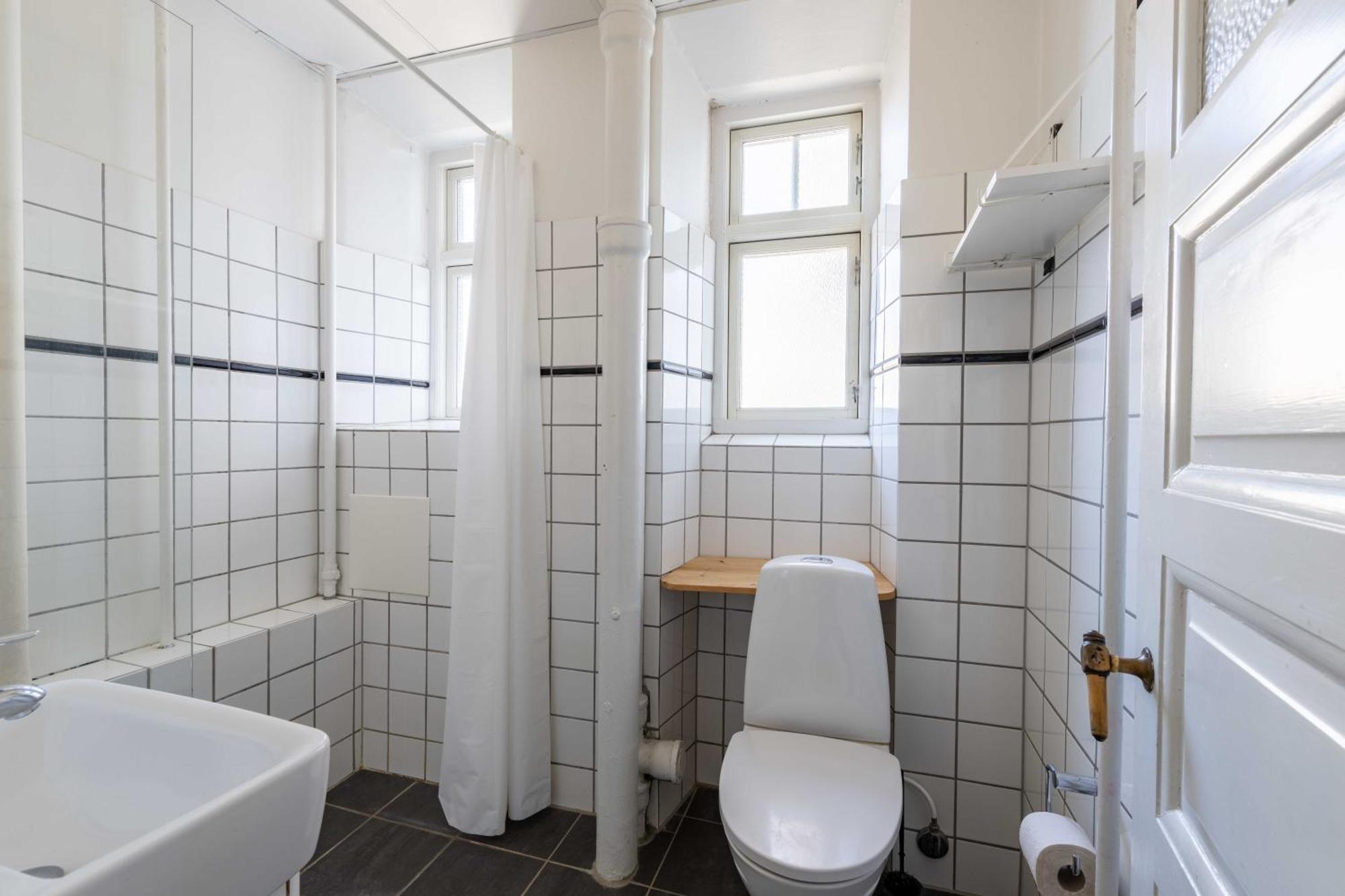 Apartment Spacious 3 Bedroom In Peaceful Area *
